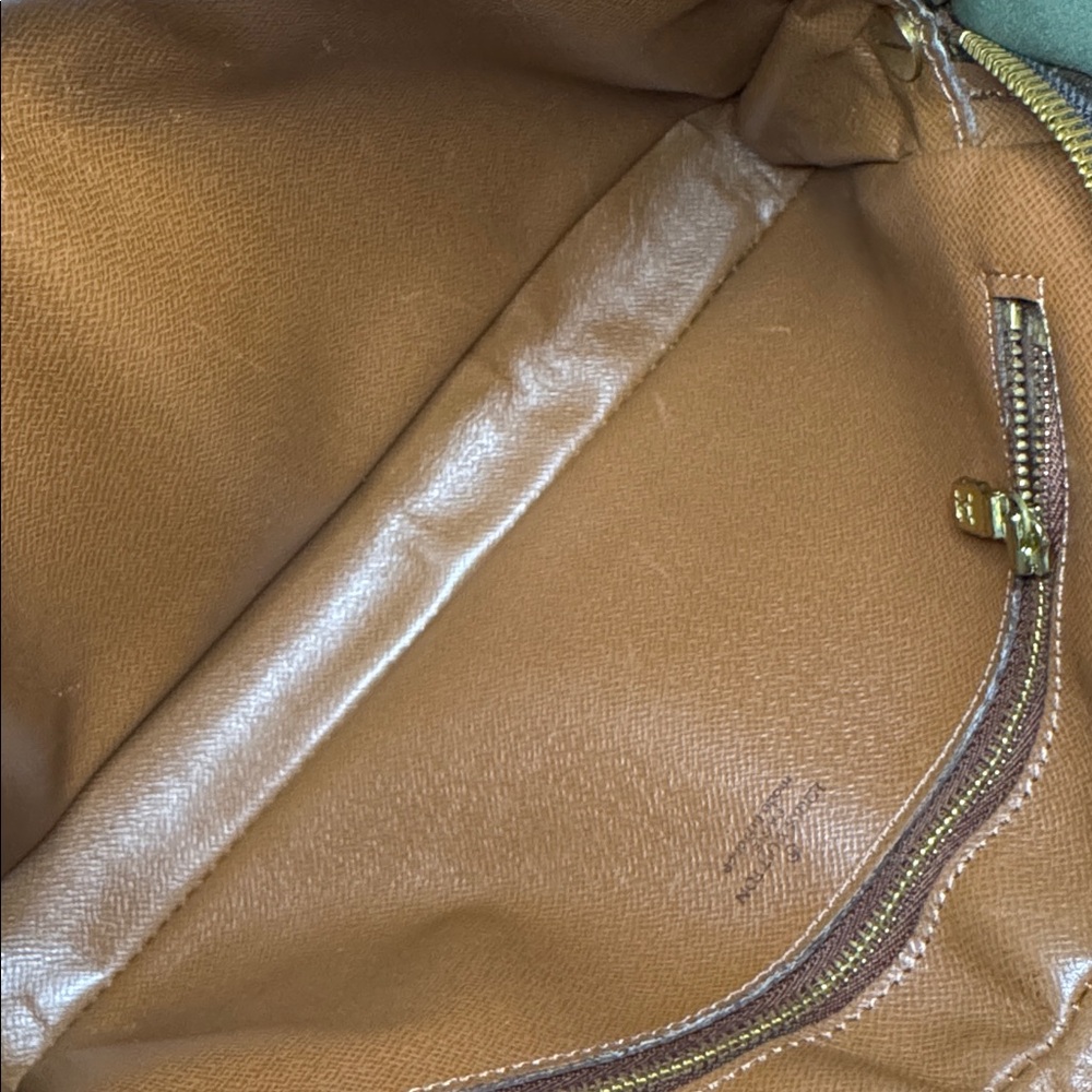 Classic Louis Vuitton Monogram Wristlet — Vintage 1988 (TH 884) - Picture 14 of 16